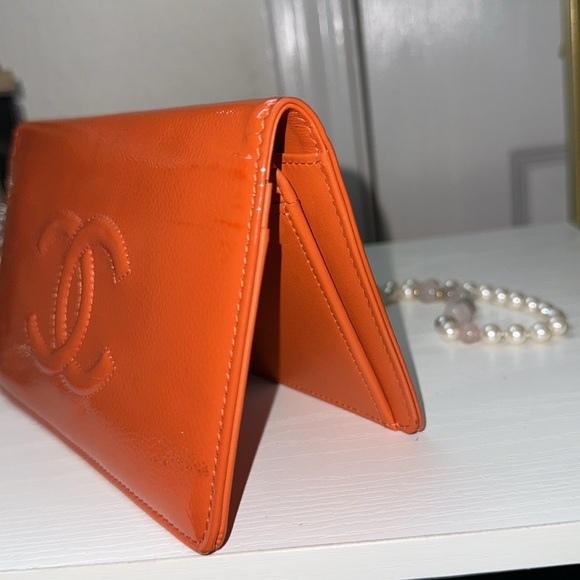 Authentic 🌸Chanel 🌸Orange Patent Leather wallet - Picture 12 of 17